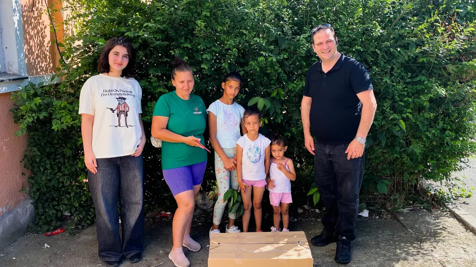 Pachete alimentare din campania La Cocoș