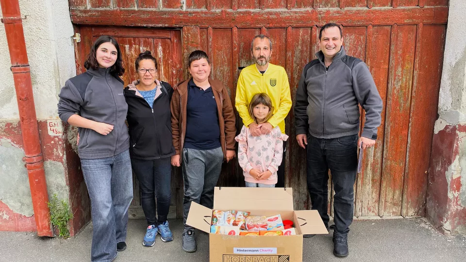 Pachete alimentare la Cristian