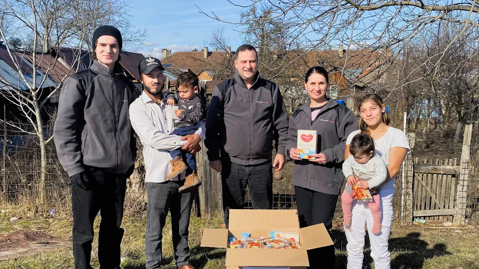 Pachete alimentare la Triaj